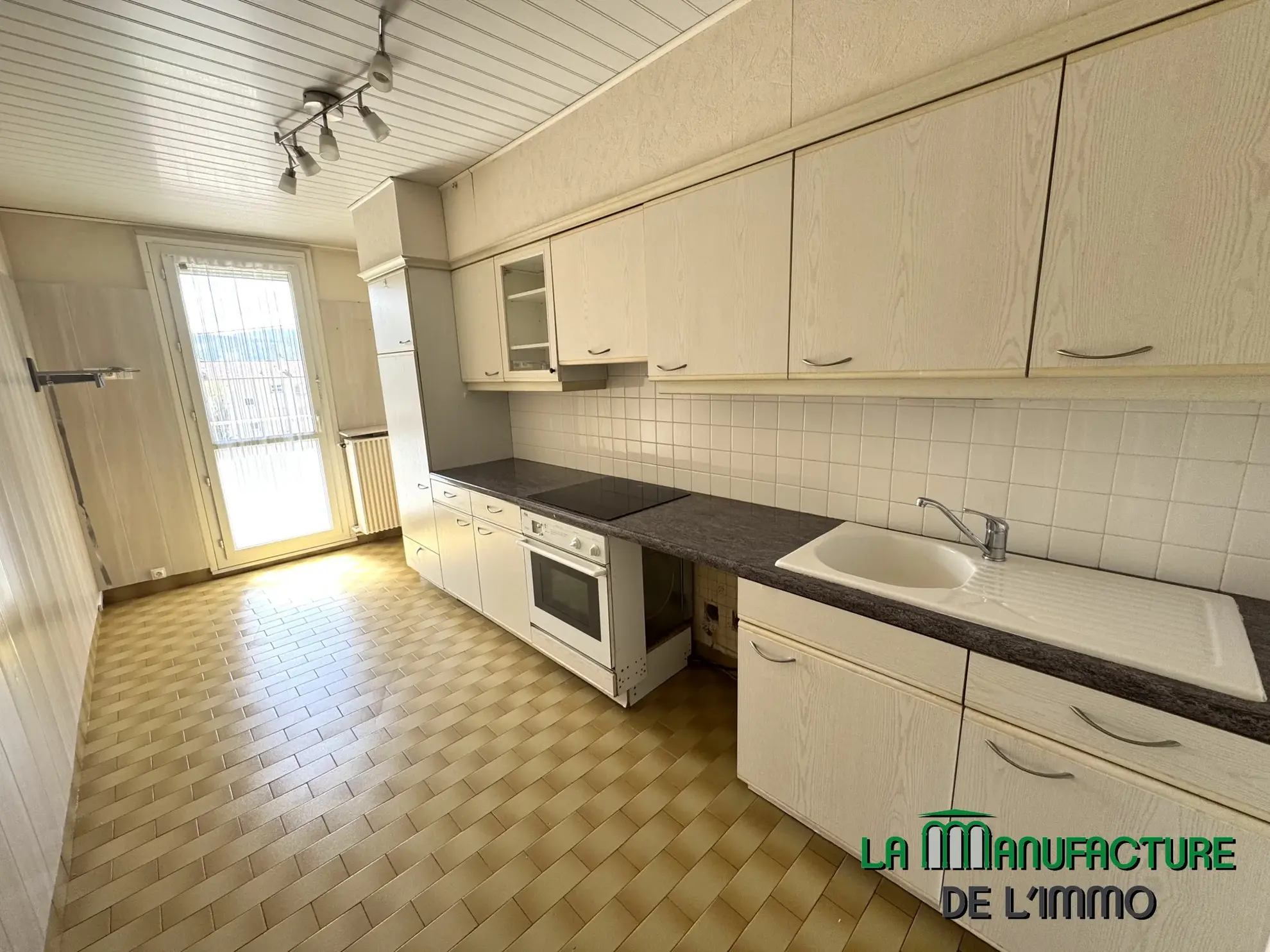 Appartement F4 lumineux avec balcon, cave et parking à Saint-Étienne Villeboeuf Le Haut 