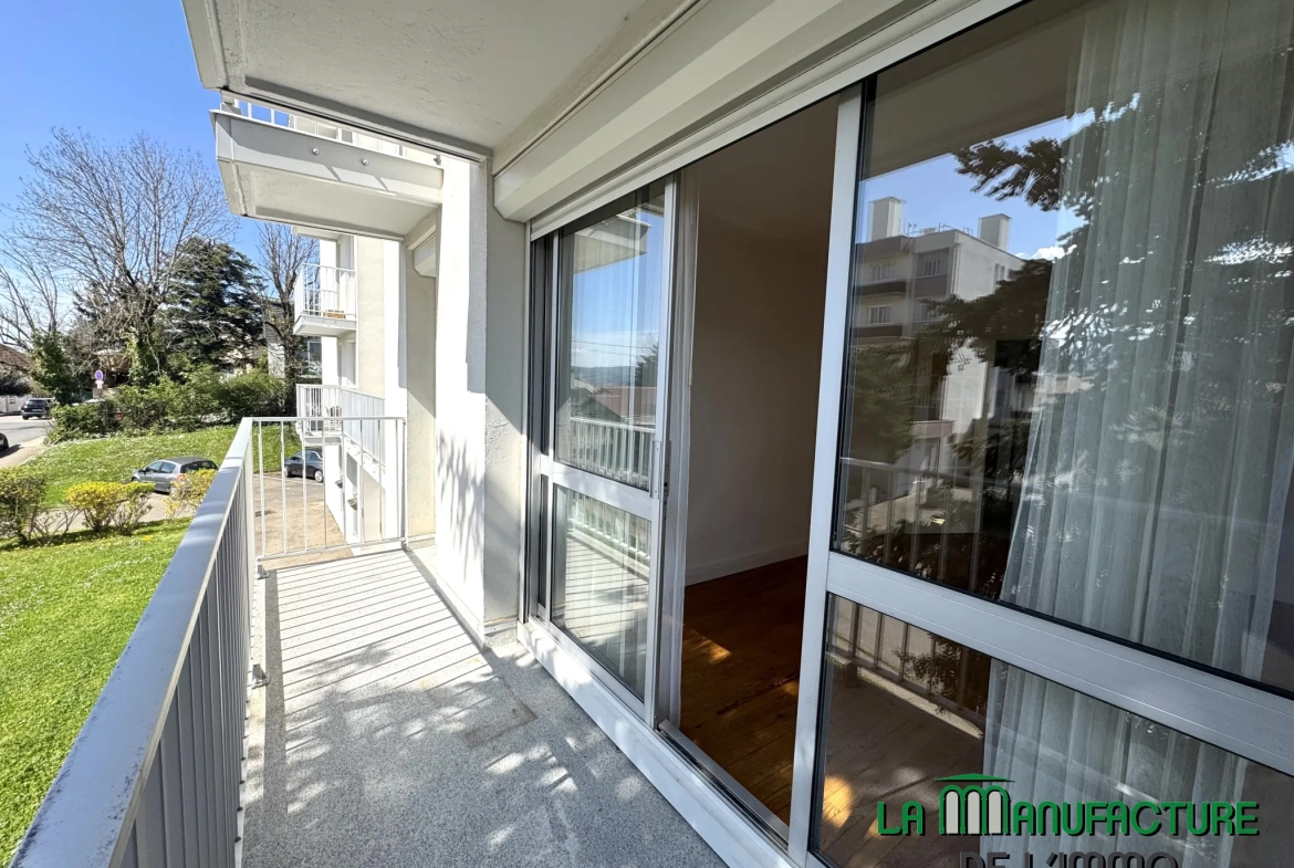 Appartement F4 lumineux avec balcon, cave et parking à Saint-Étienne Villeboeuf Le Haut 