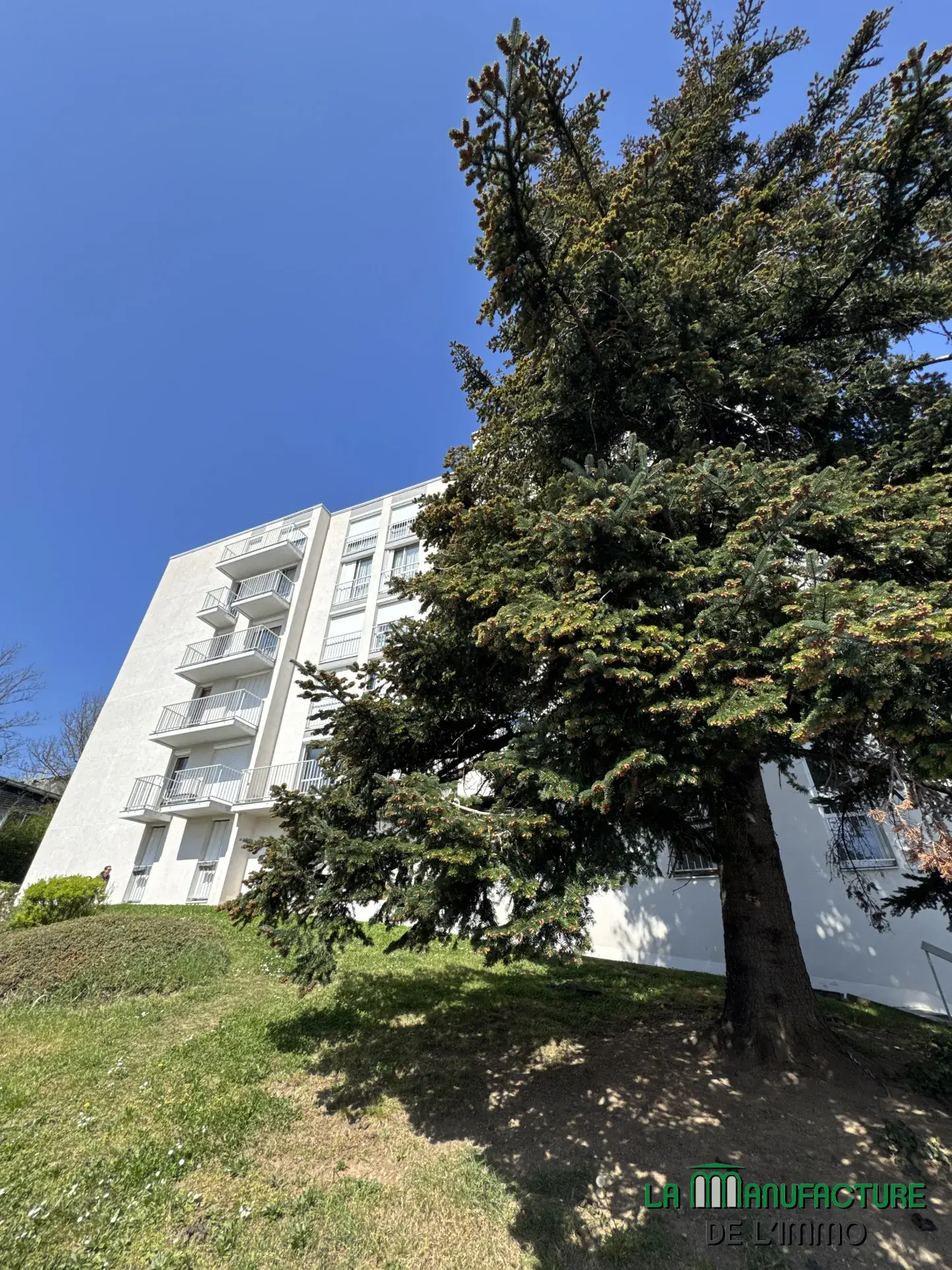 Appartement F4 lumineux avec balcon, cave et parking à Saint-Étienne Villeboeuf Le Haut 