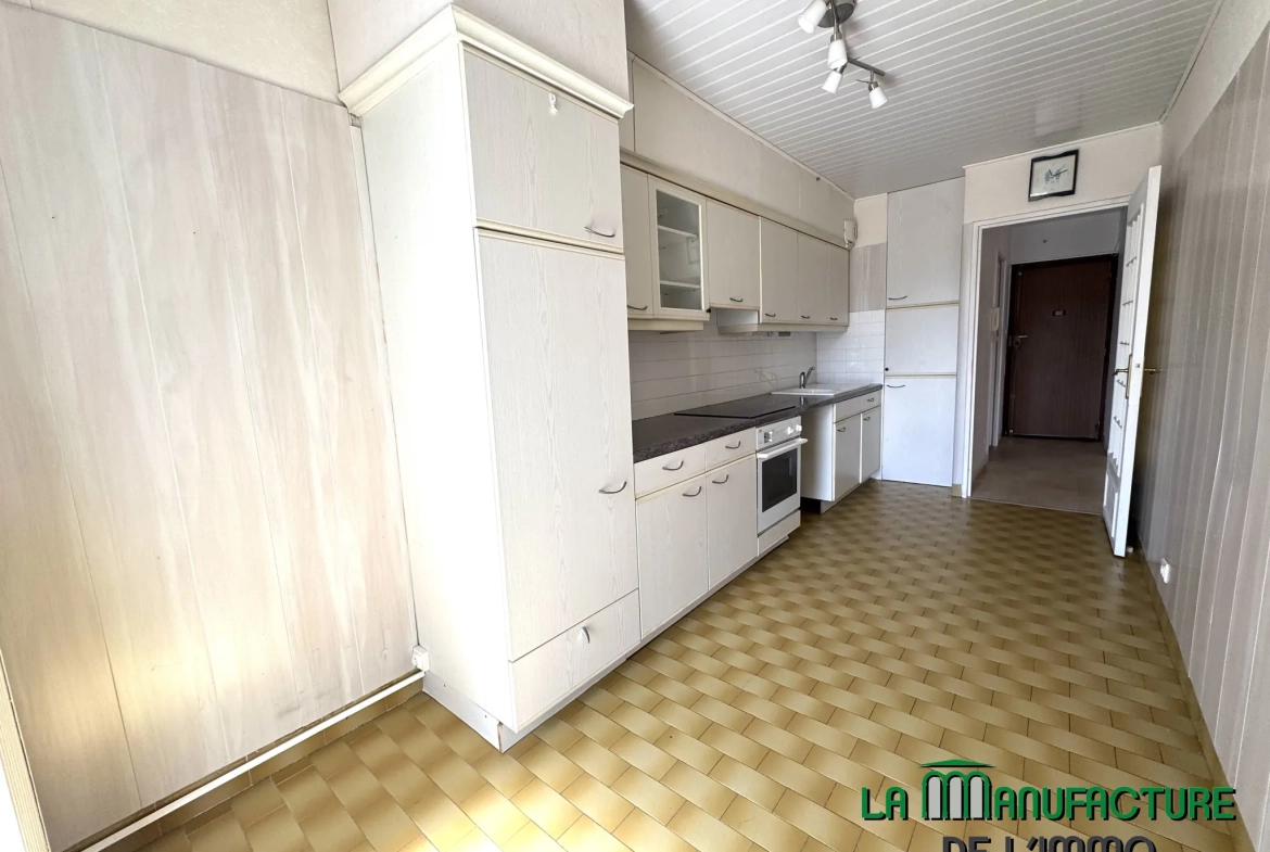 Appartement F4 lumineux avec balcon, cave et parking à Saint-Étienne Villeboeuf Le Haut 