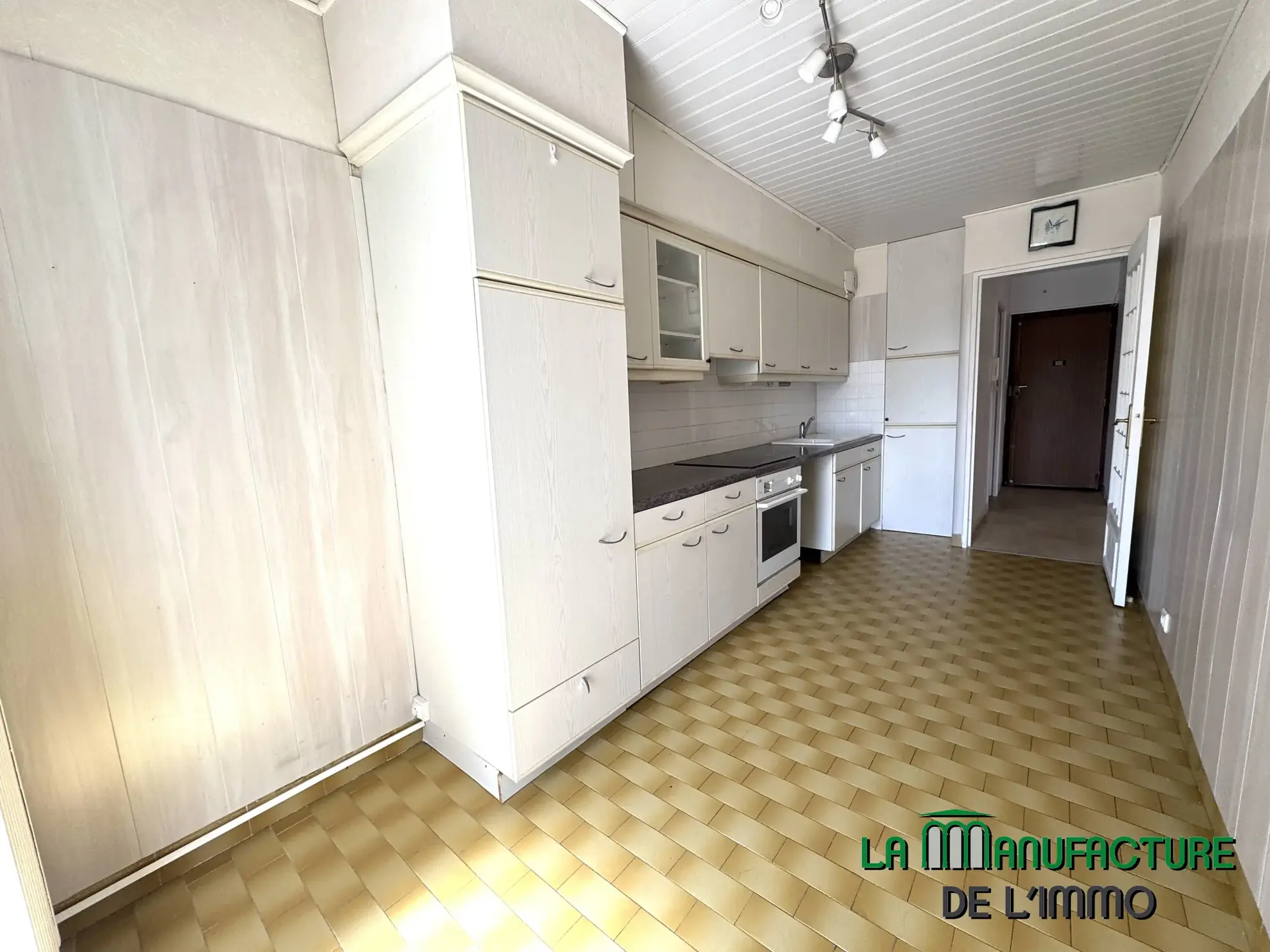Appartement F4 lumineux avec balcon, cave et parking à Saint-Étienne Villeboeuf Le Haut 