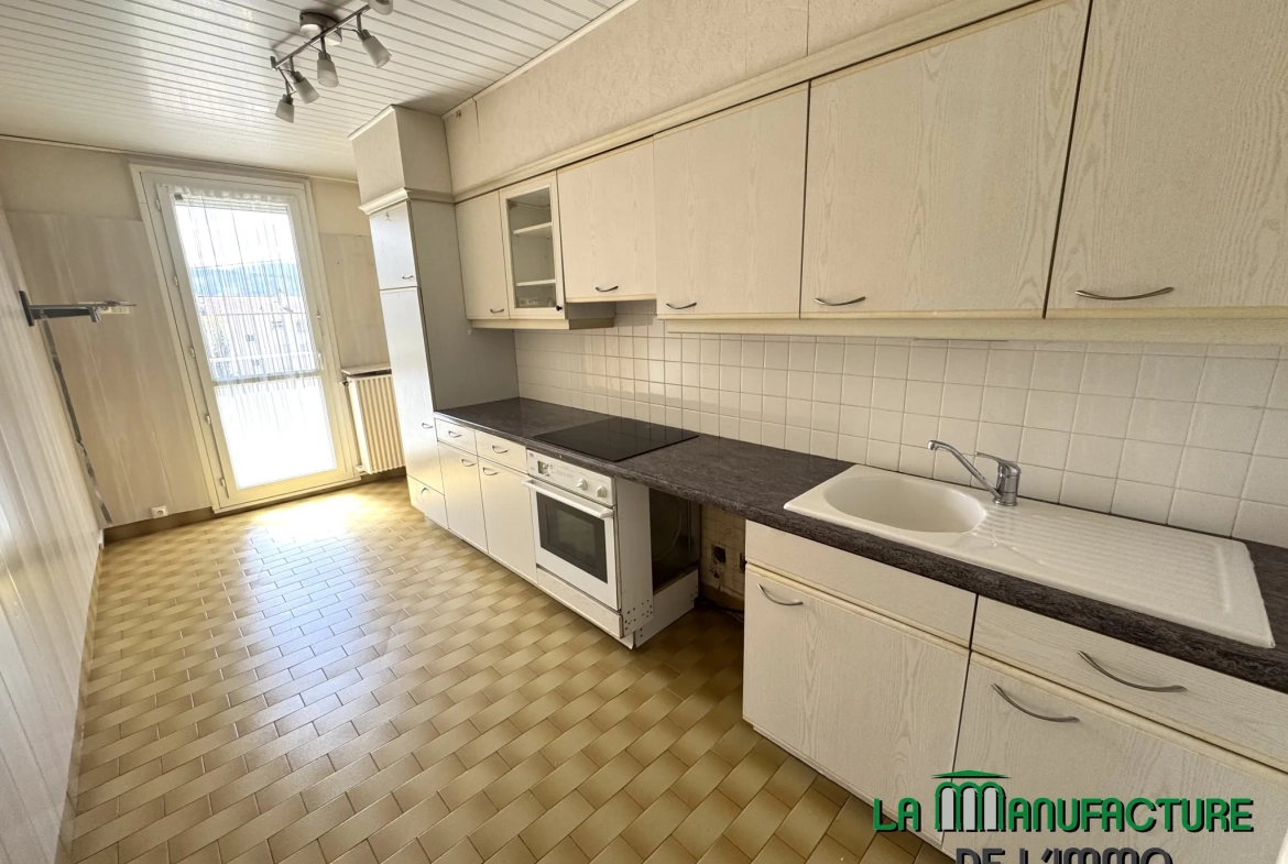 Appartement F4 lumineux avec balcon, cave et parking à Saint-Étienne Villeboeuf Le Haut 