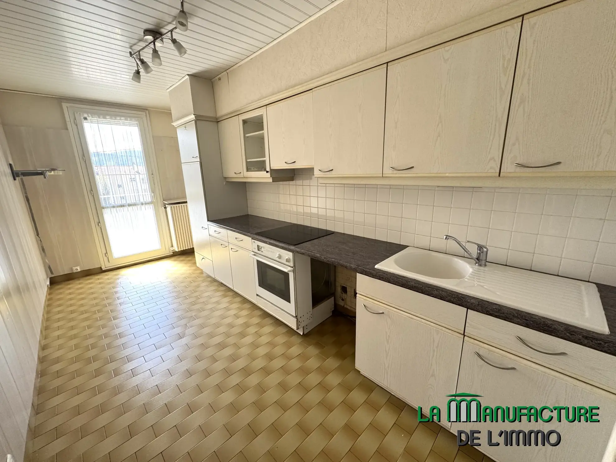 Appartement F4 lumineux avec balcon, cave et parking à Saint-Étienne Villeboeuf Le Haut 