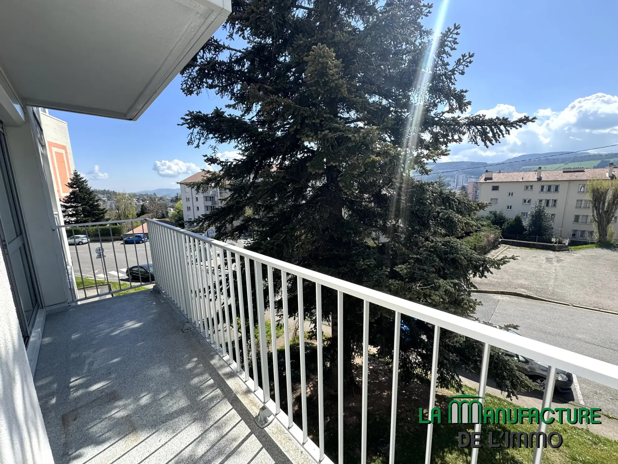 Appartement F4 lumineux avec balcon, cave et parking à Saint-Étienne Villeboeuf Le Haut 
