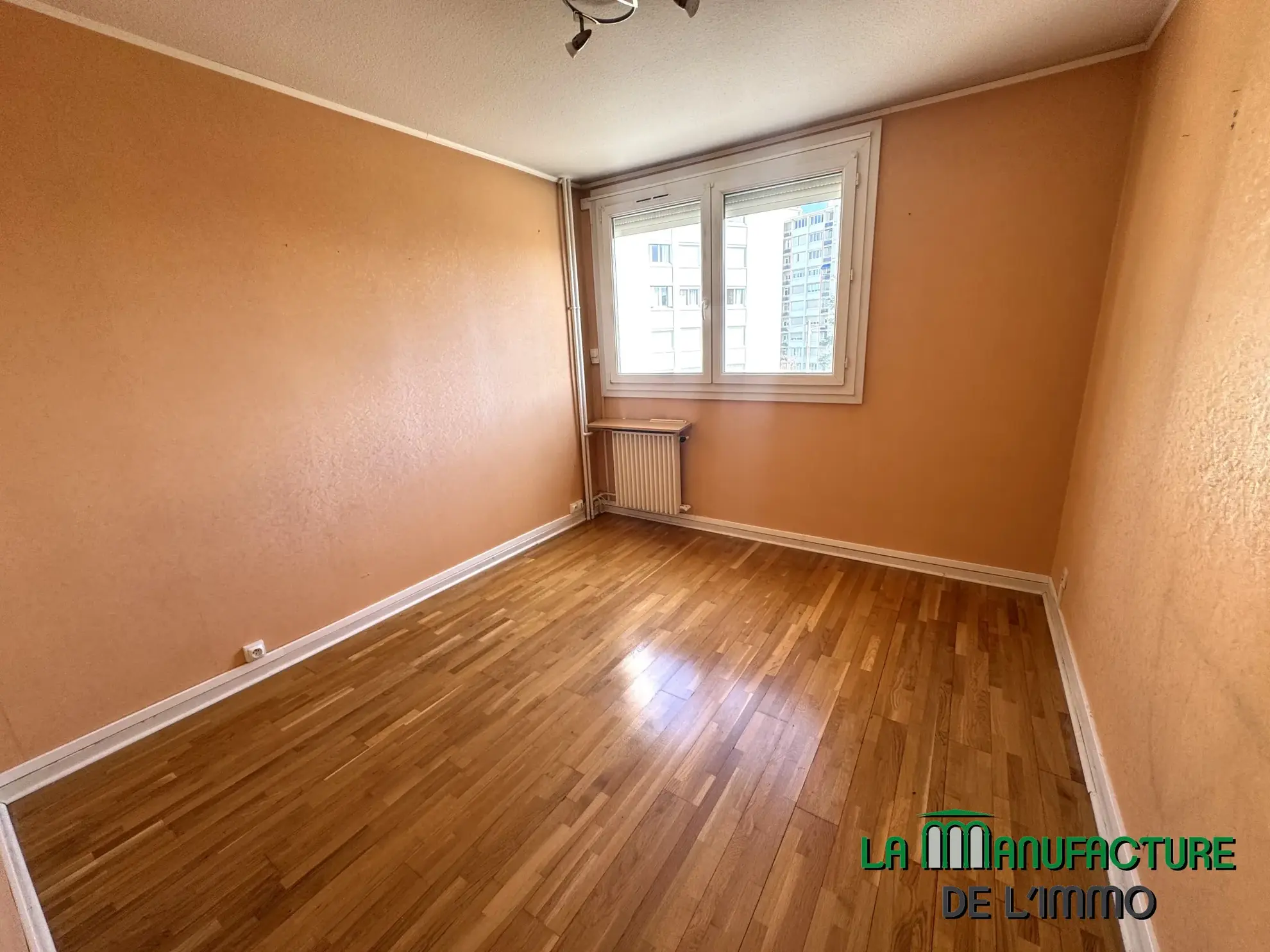 Appartement F4 lumineux avec balcon, cave et parking à Saint-Étienne Villeboeuf Le Haut 