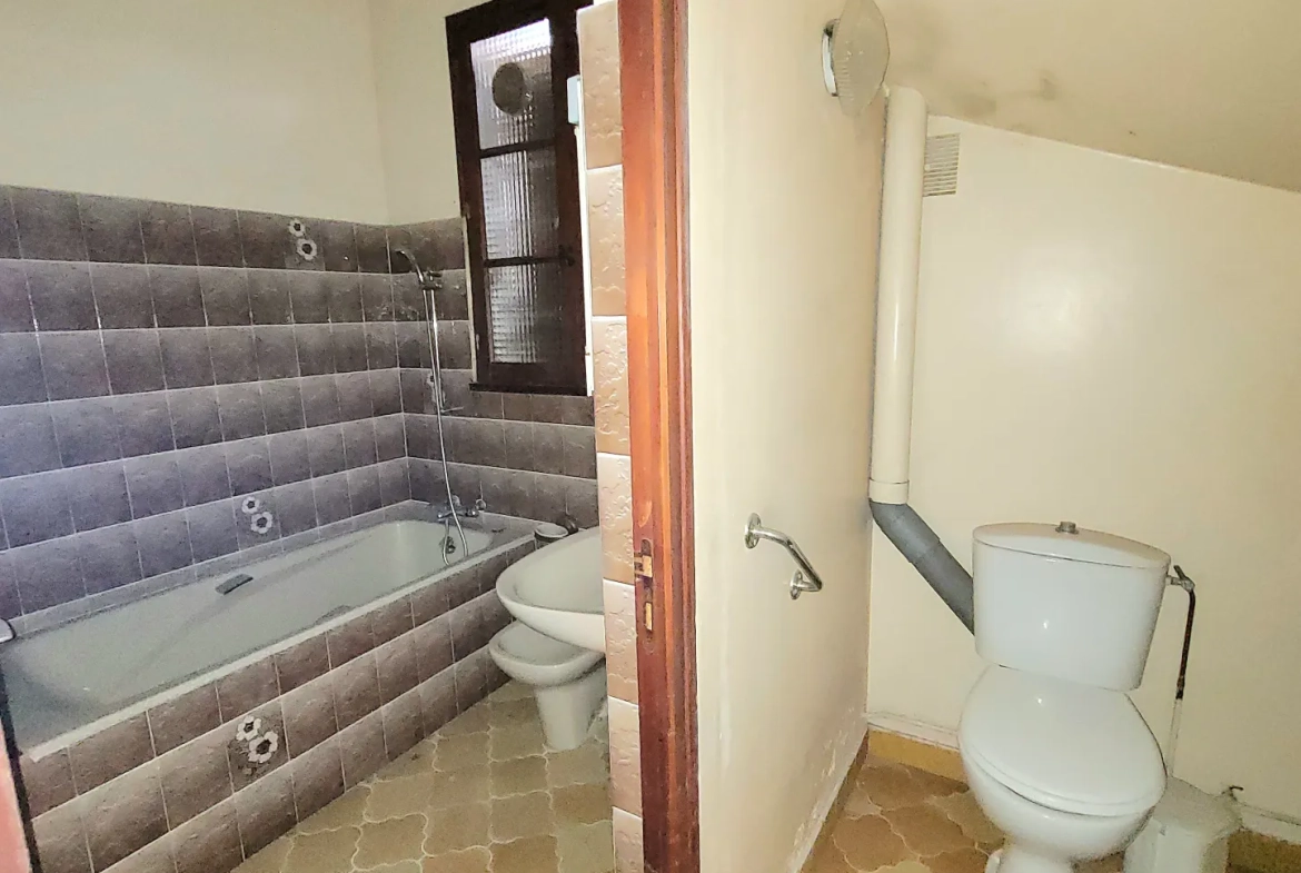 Maison à rénover de 92 m² avec terrain, située dans le Pays d'Othe à Flacy 