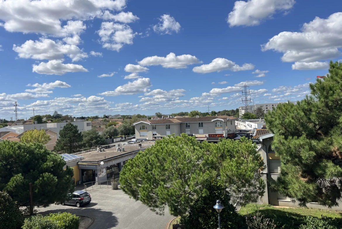 Appartement 3 pièces avec terrasse et parking à Cenon 