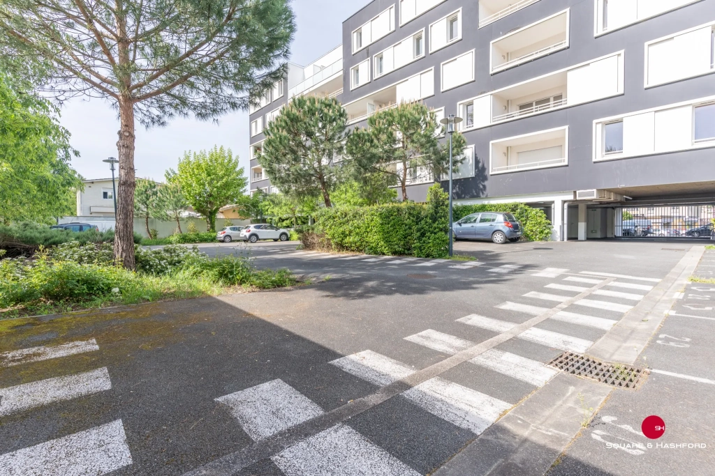 Appartement 3 pièces avec terrasse et parking à Cenon