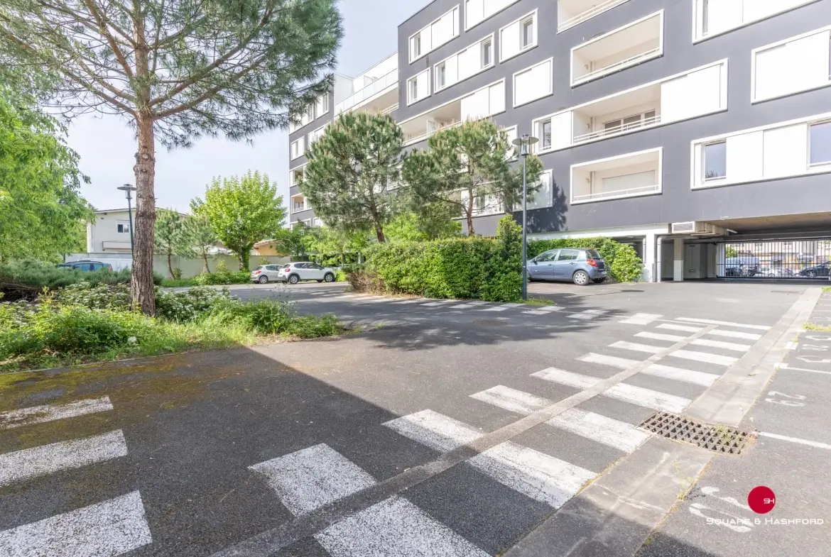 Appartement 3 pièces avec terrasse et parking à Cenon 