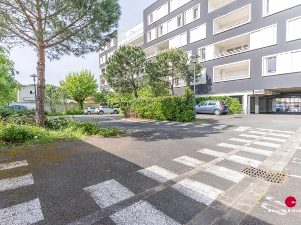Appartement 3 pièces avec terrasse et parking à Cenon