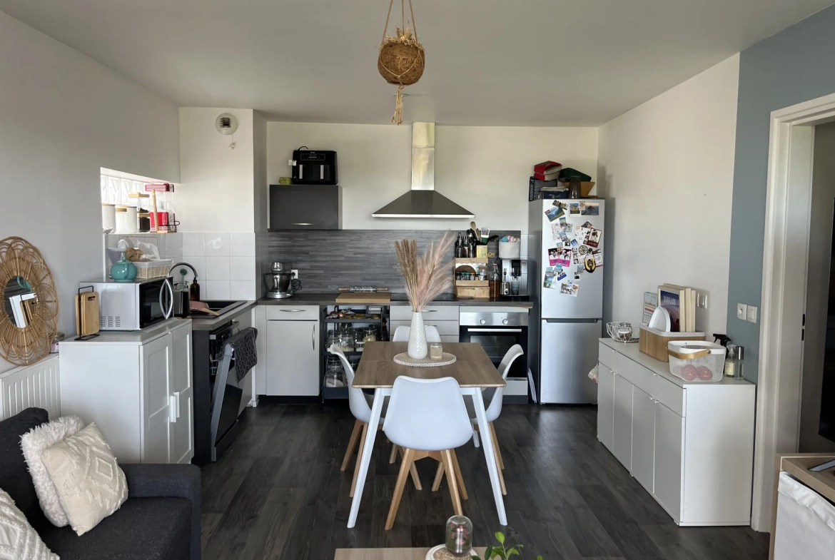 Appartement 3 pièces avec terrasse et parking à Cenon 