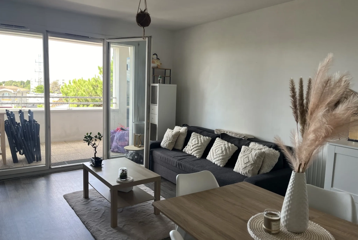 Appartement 3 pièces avec terrasse et parking à Cenon 