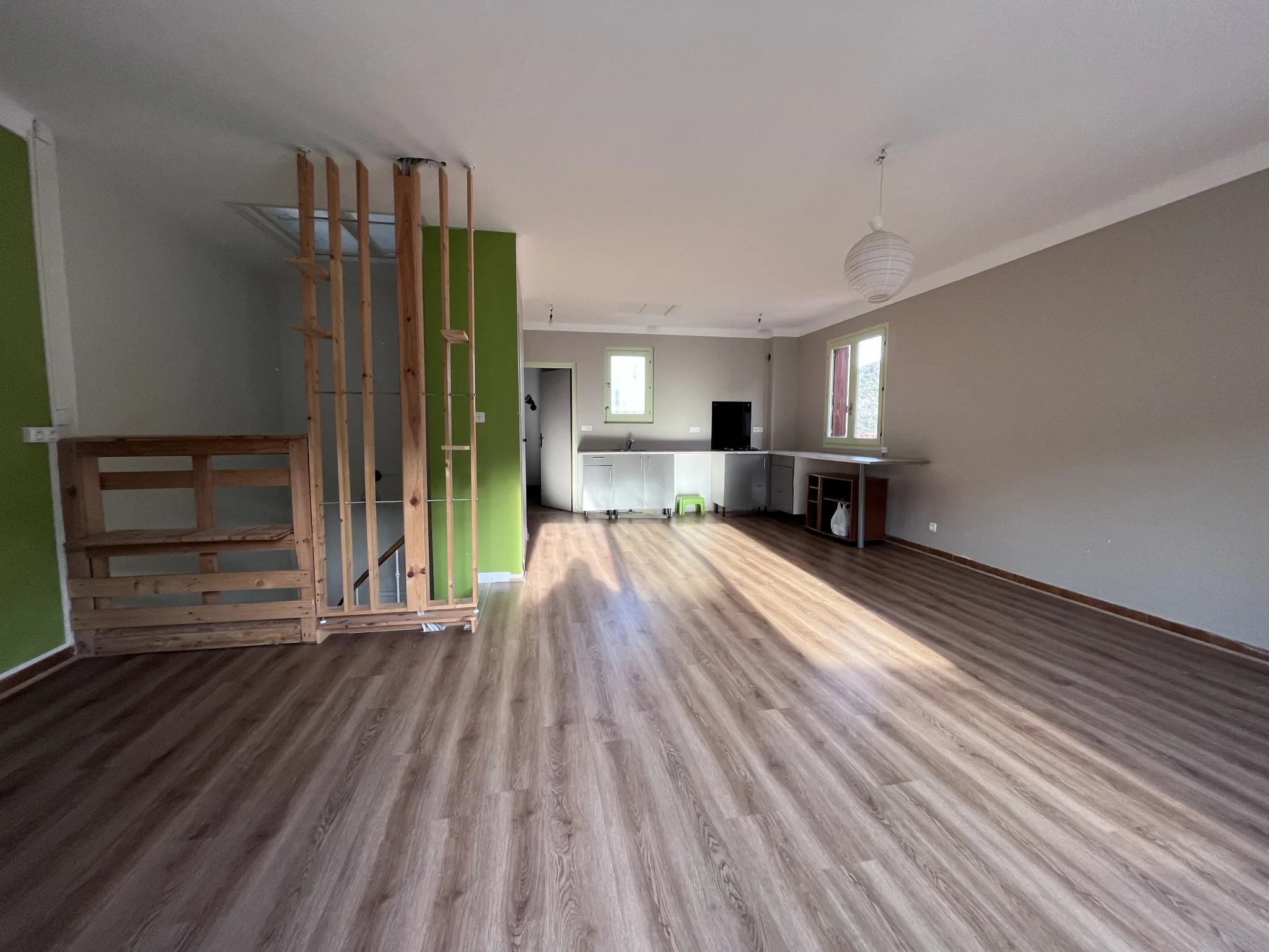 Investissez dans un immeuble rentable à Amélie-les-Bains-Palalda – 210 m², appartement F2, duplex F4 et commerce 