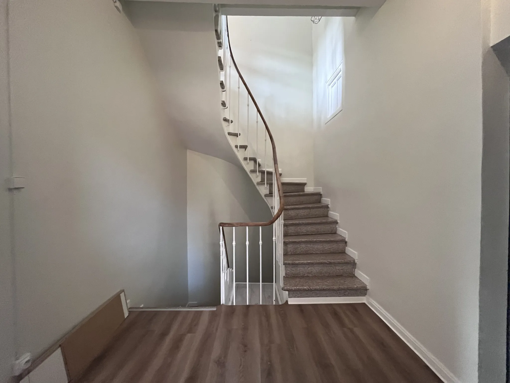 Investissez dans un immeuble rentable à Amélie-les-Bains-Palalda – 210 m², appartement F2, duplex F4 et commerce 