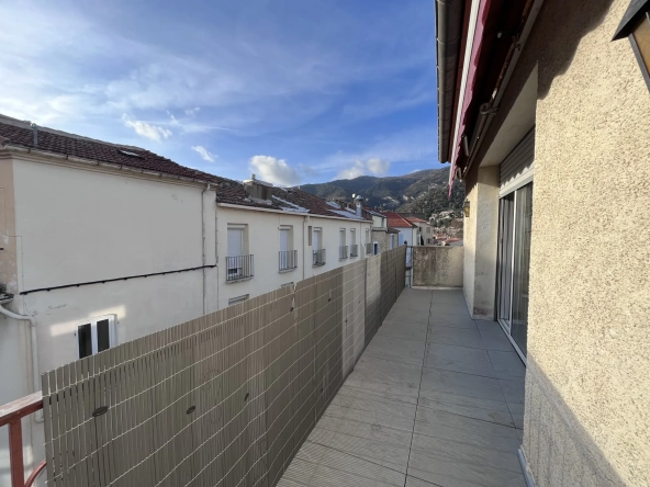 Investissez dans un immeuble rentable à Amélie-les-Bains-Palalda – 210 m², appartement F2, duplex F4 et commerce
