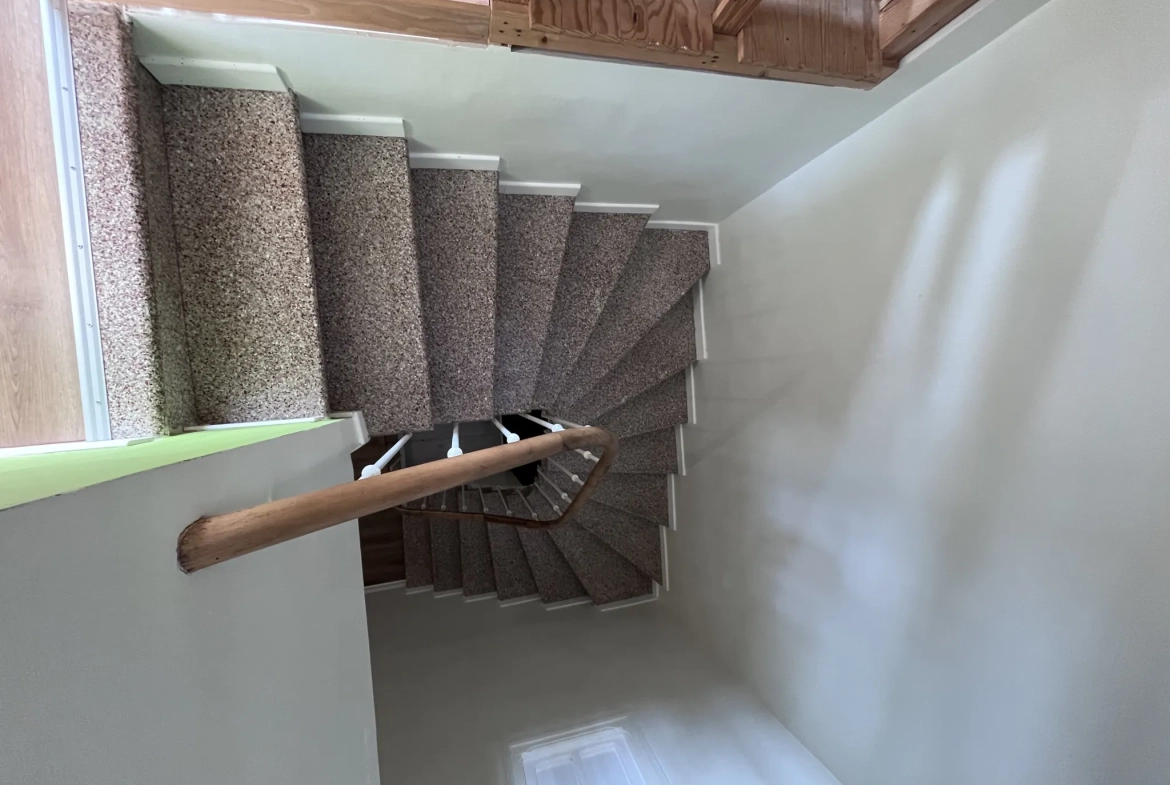 Investissez dans un immeuble rentable à Amélie-les-Bains-Palalda – 210 m², appartement F2, duplex F4 et commerce 