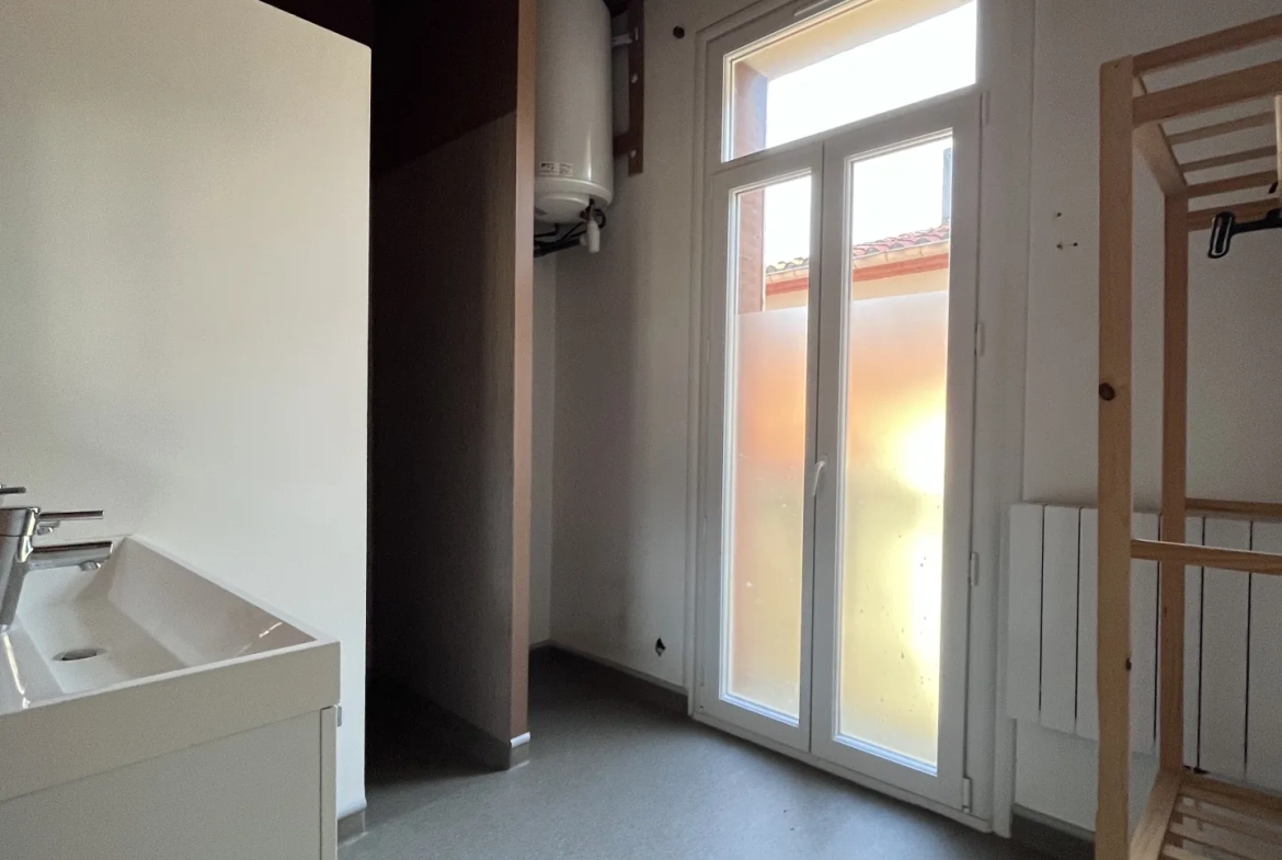 Investissez dans un immeuble rentable à Amélie-les-Bains-Palalda – 210 m², appartement F2, duplex F4 et commerce 