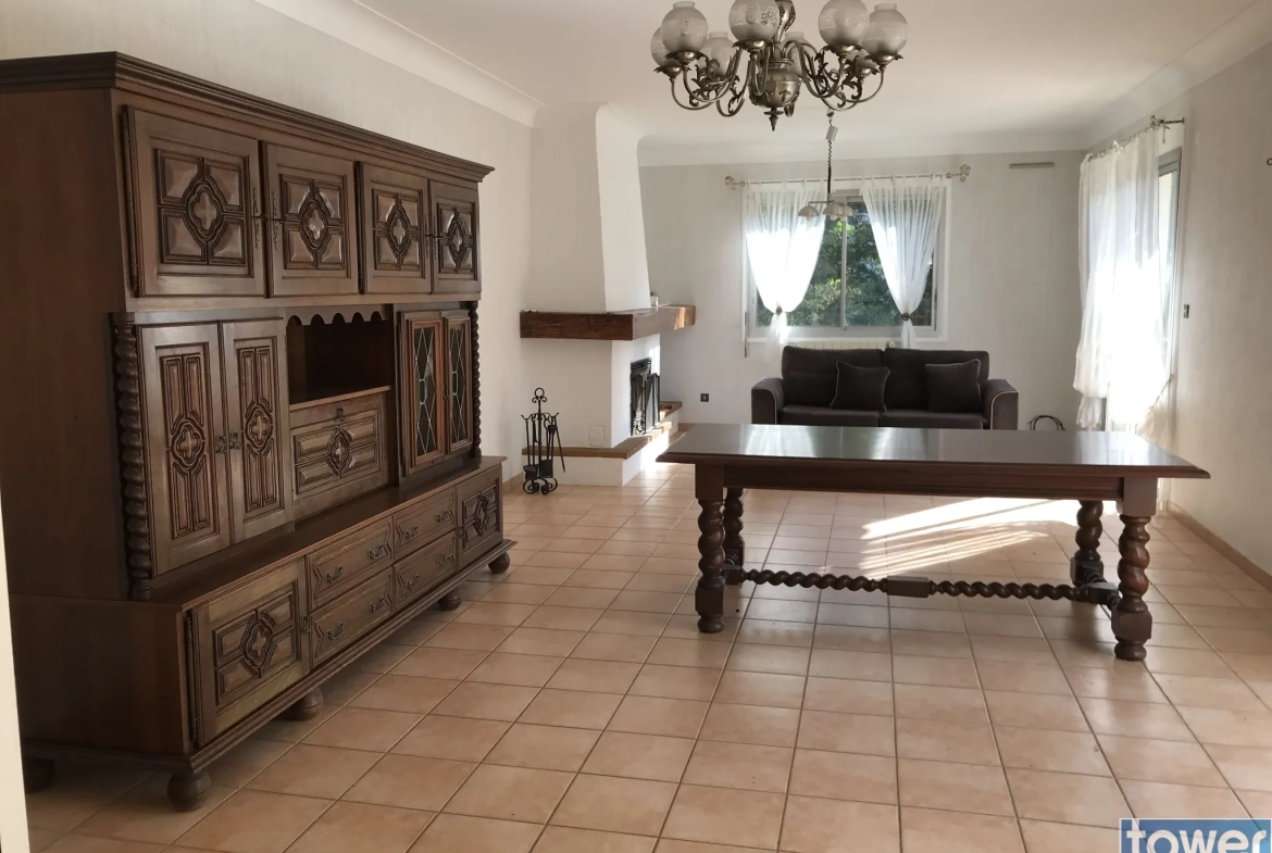 Vente d'un pavillon traditionnel de 125m² avec sous-sol et terrain arboré à Agen 
