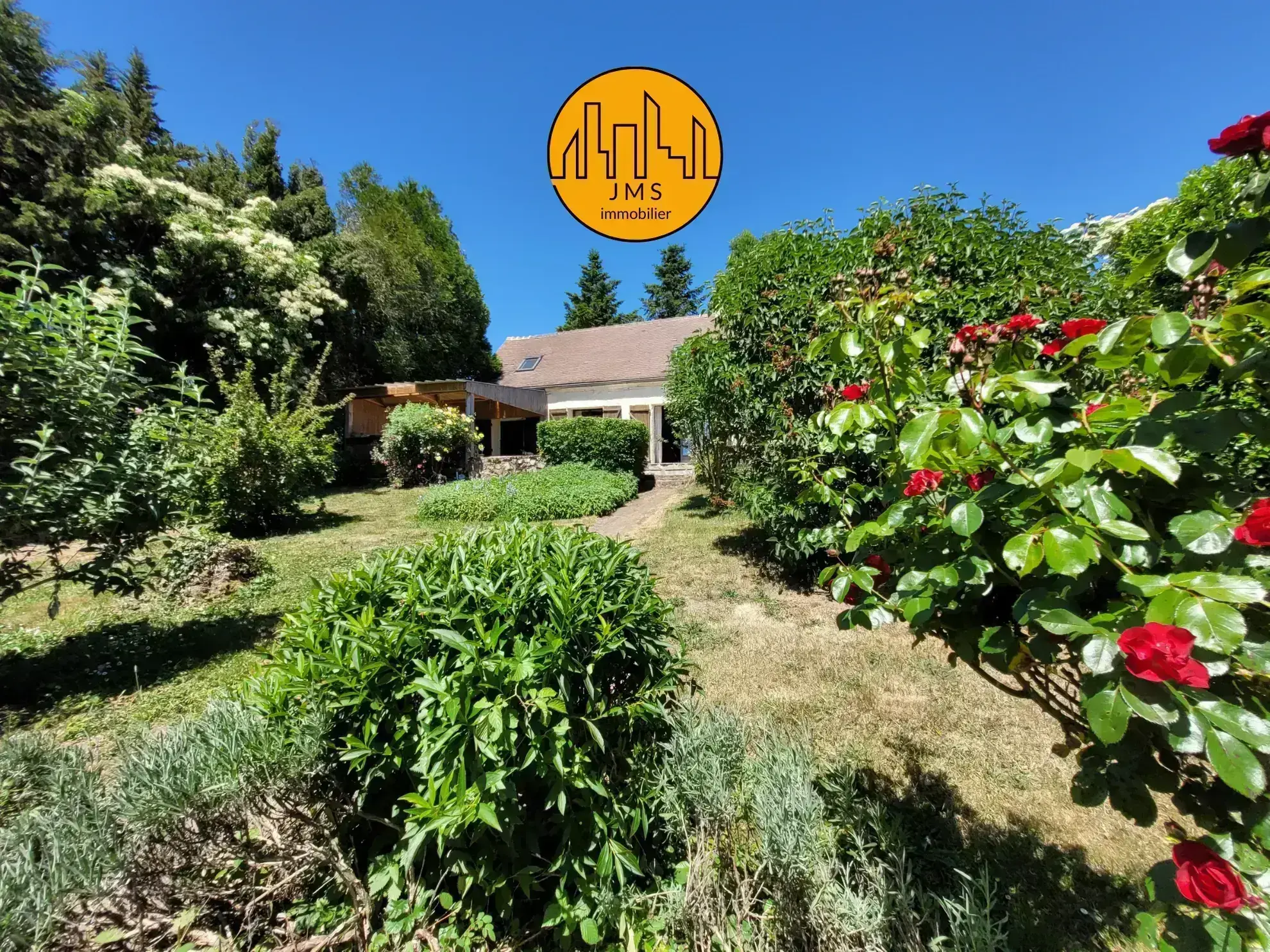 Maison en pierre avec piscine et vue imprenable sur le bocage près du Montet 