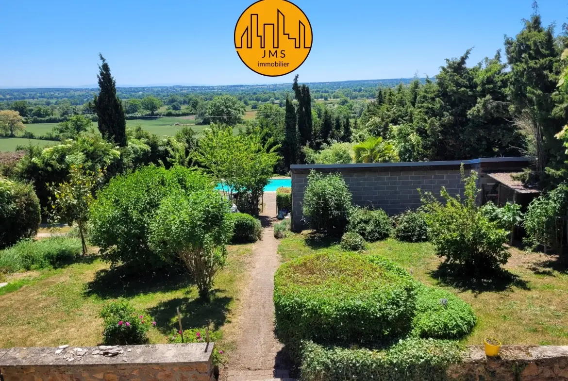 Maison en pierre avec piscine et vue imprenable sur le bocage près du Montet 
