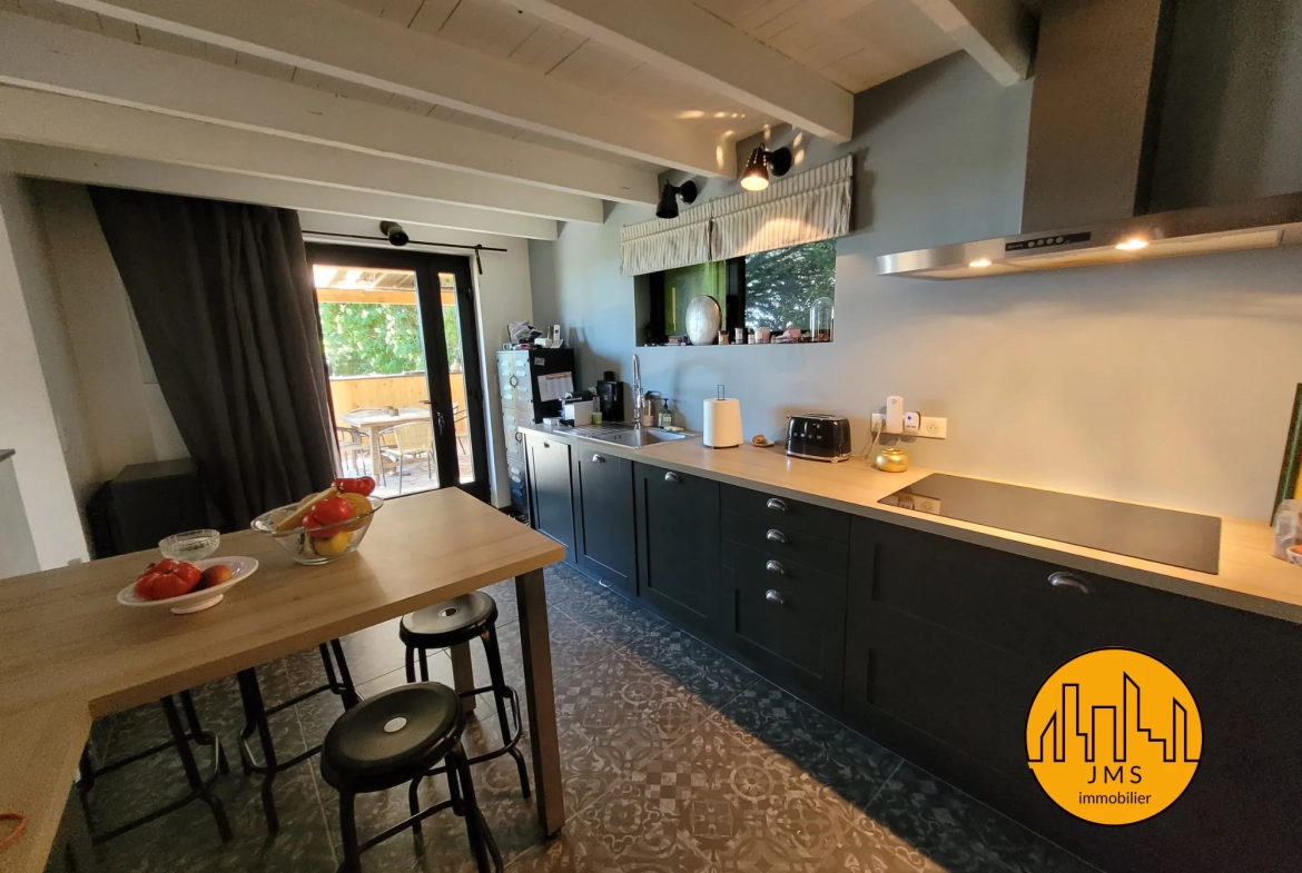 Maison en pierre avec piscine et vue imprenable sur le bocage près du Montet 