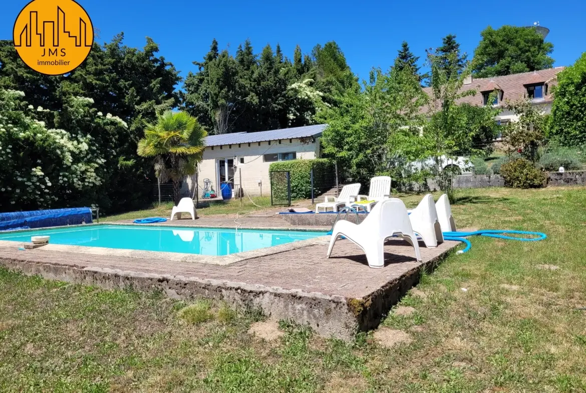 Maison en pierre avec piscine et vue imprenable sur le bocage près du Montet 