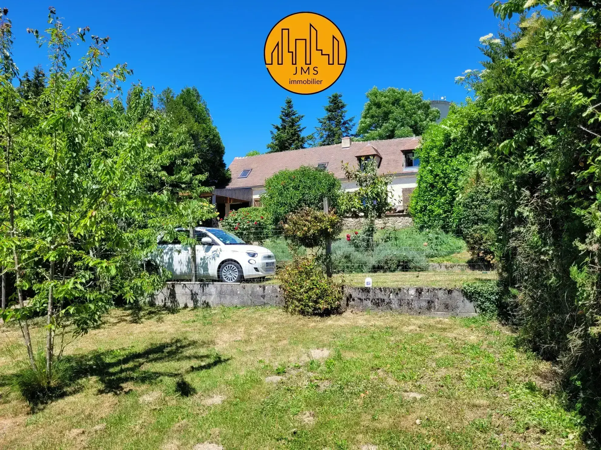Maison en pierre avec piscine et vue imprenable sur le bocage près du Montet 