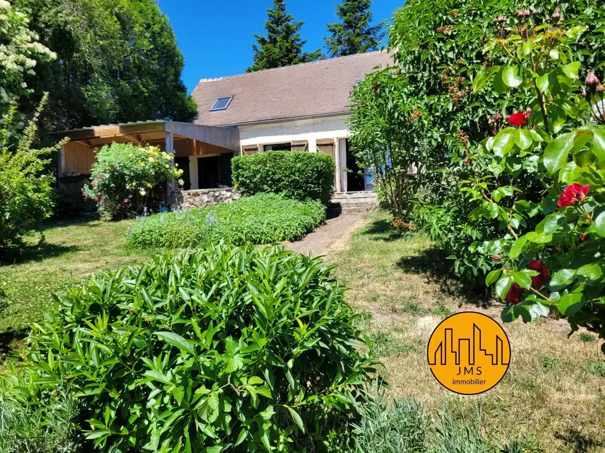 Maison en pierre avec piscine et vue imprenable sur le bocage près du Montet 