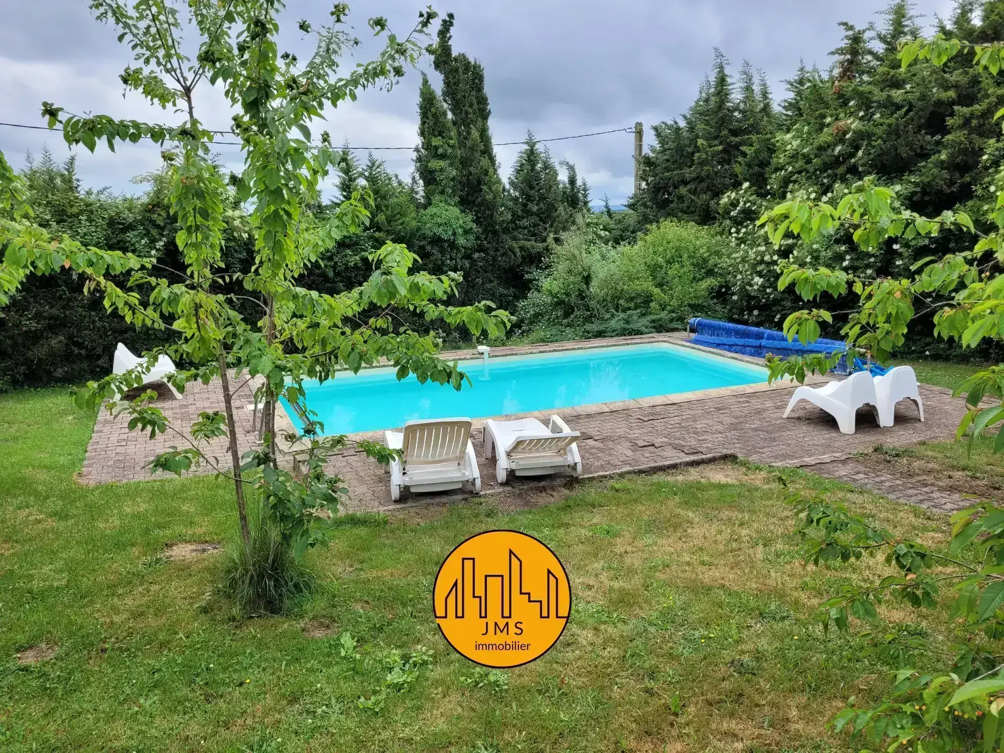 Maison en pierre avec piscine et vue imprenable sur le bocage près du Montet 