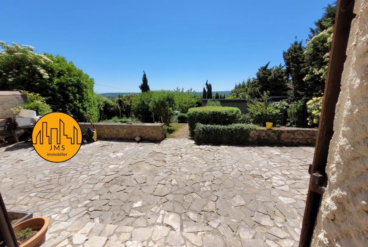 Maison en pierre avec piscine et vue imprenable sur le bocage près du Montet 