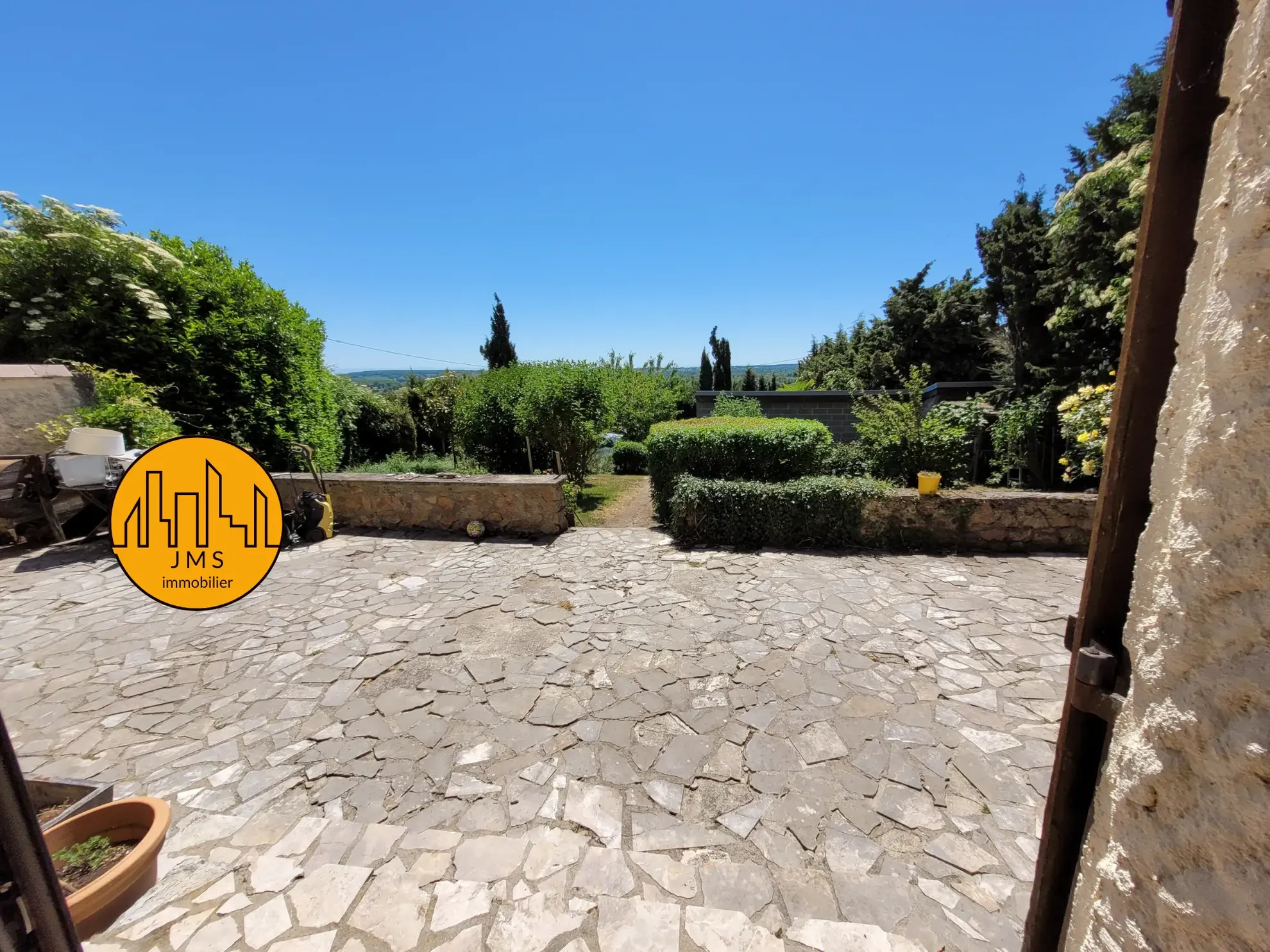 Maison en pierre avec piscine et vue imprenable sur le bocage près du Montet 