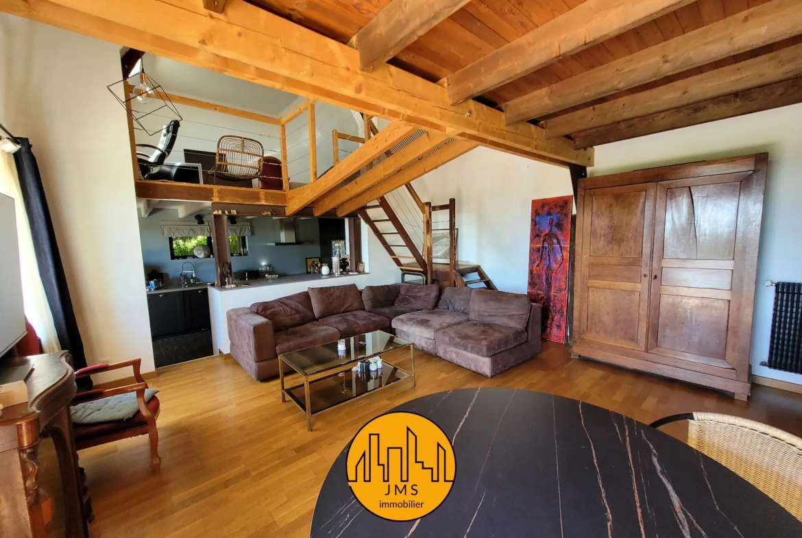 Maison en pierre avec piscine et vue imprenable sur le bocage près du Montet 