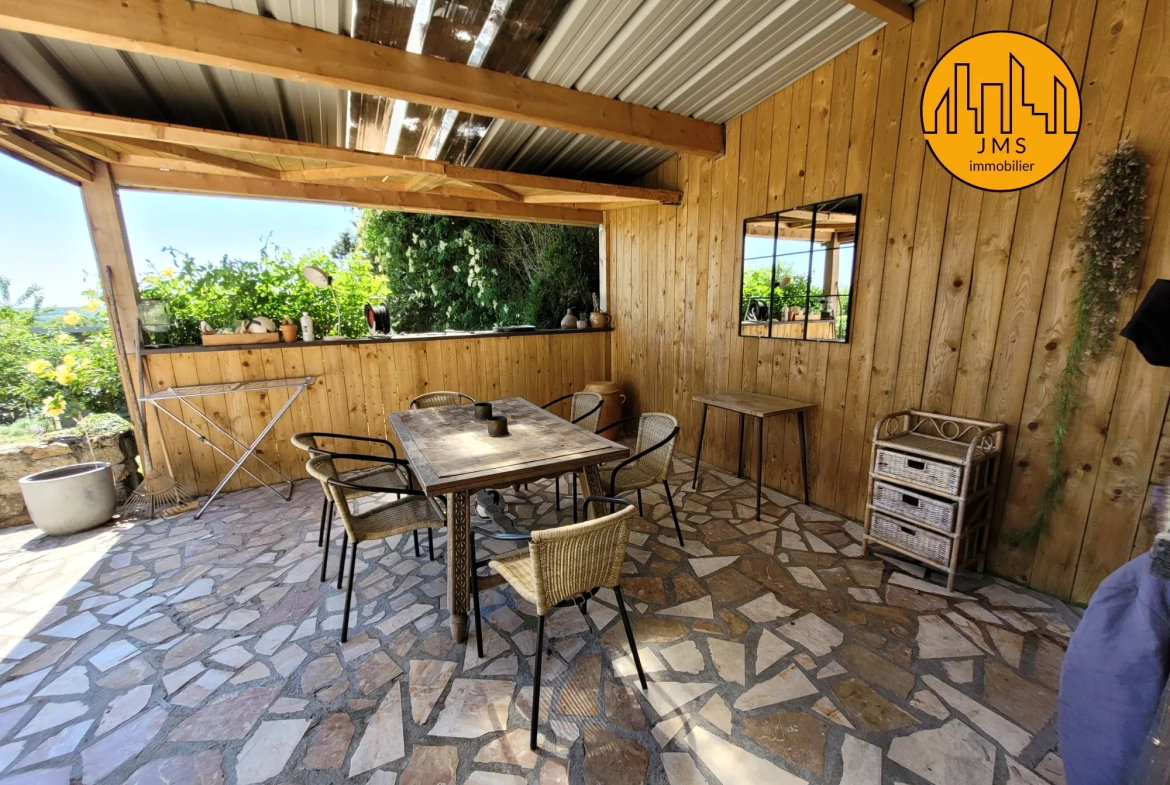 Maison en pierre avec piscine et vue imprenable sur le bocage près du Montet 