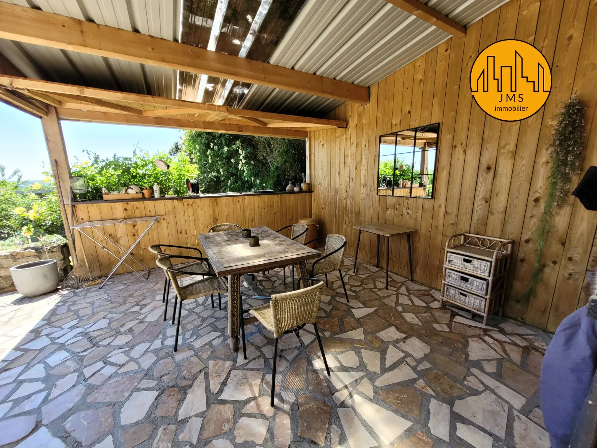Maison en pierre avec piscine et vue imprenable sur le bocage près du Montet 