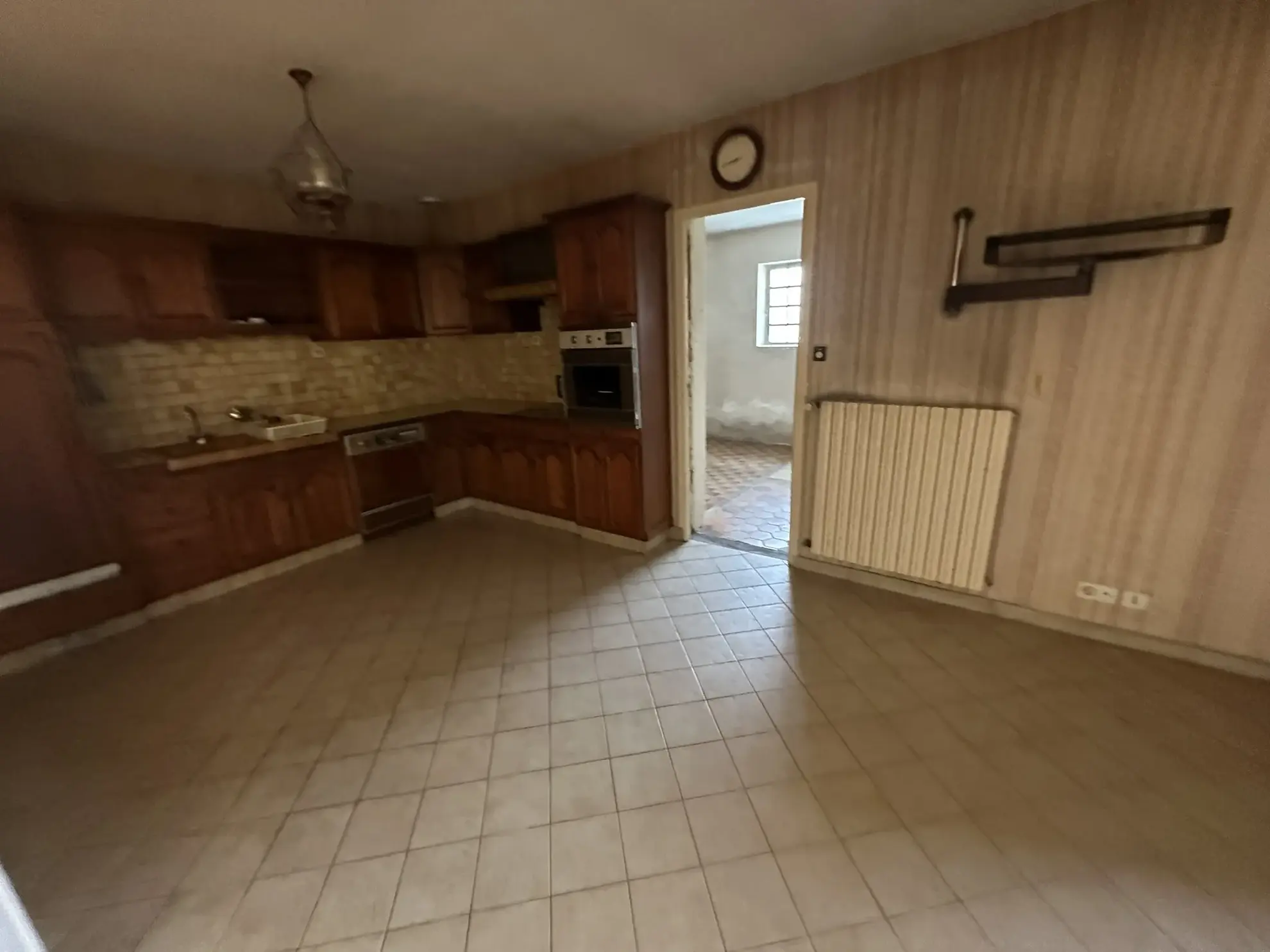 Immeuble à Baud avec grand potentiel d'aménagement et terrain de 558m² 