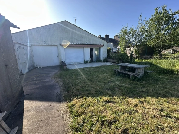 Immeuble à Baud avec grand potentiel d'aménagement et terrain de 558m²