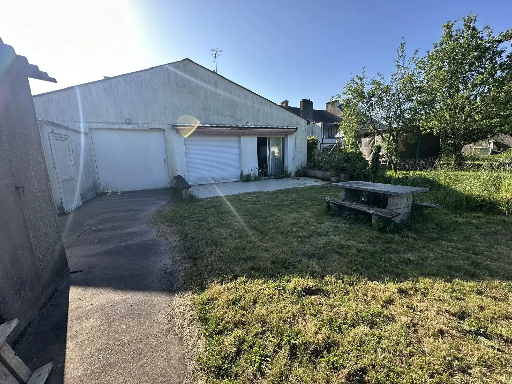 Immeuble à Baud avec grand potentiel d'aménagement et terrain de 558m² 
