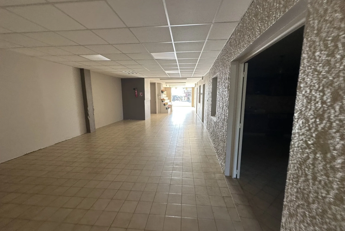 Immeuble à Baud avec grand potentiel d'aménagement et terrain de 558m² 