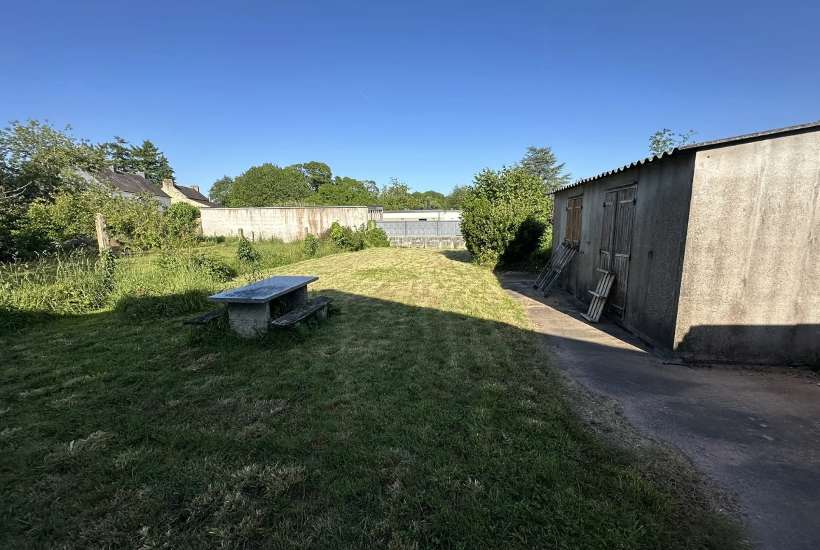 Immeuble à Baud avec grand potentiel d'aménagement et terrain de 558m² 