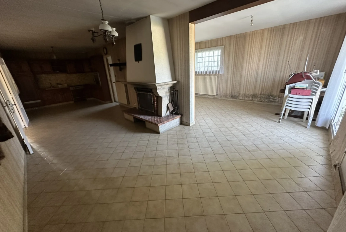 Immeuble à Baud avec grand potentiel d'aménagement et terrain de 558m² 