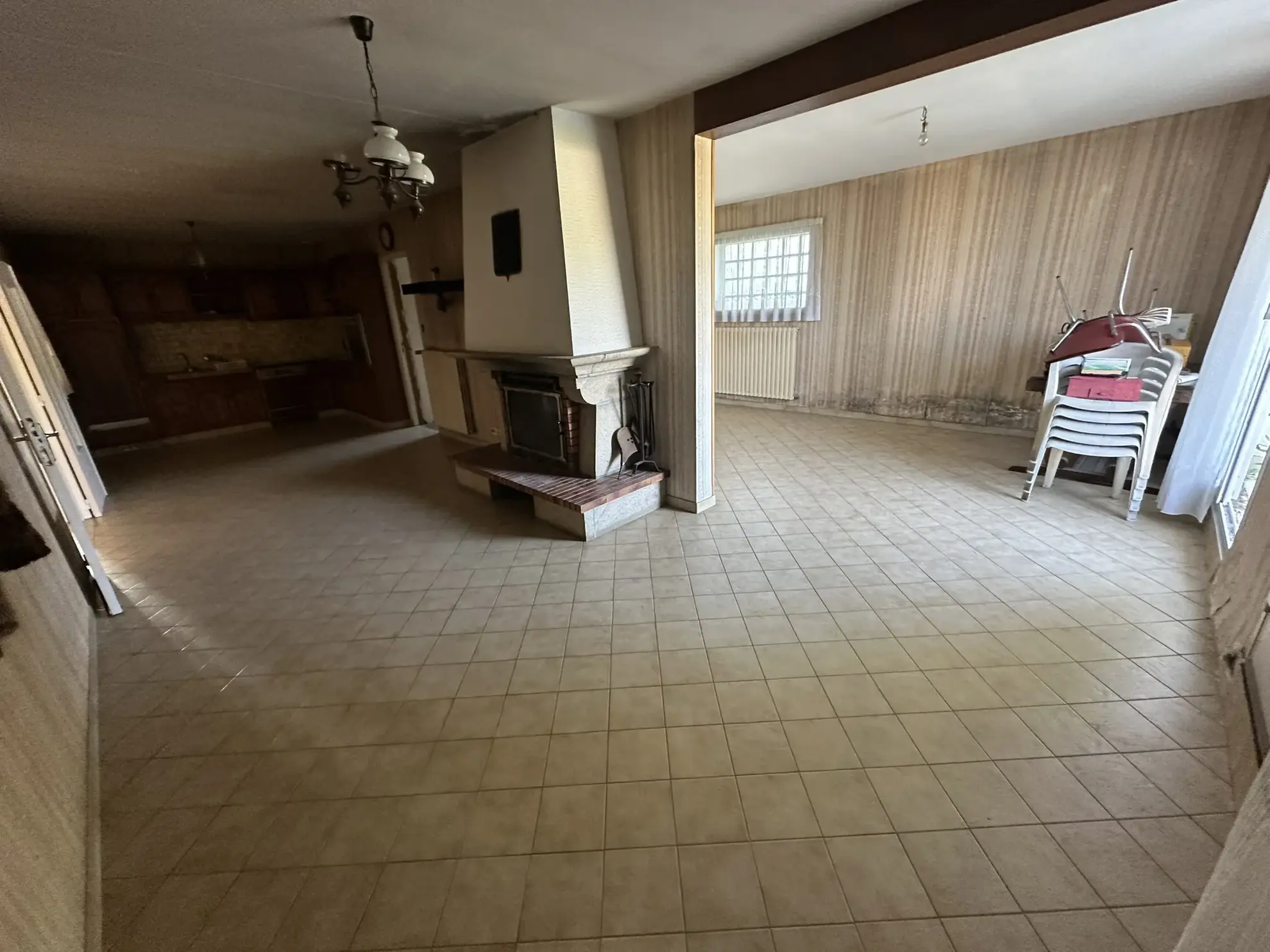 Immeuble à Baud avec grand potentiel d'aménagement et terrain de 558m² 