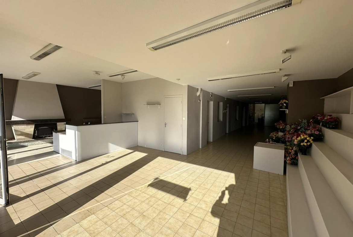 Immeuble à Baud avec grand potentiel d'aménagement et terrain de 558m² 