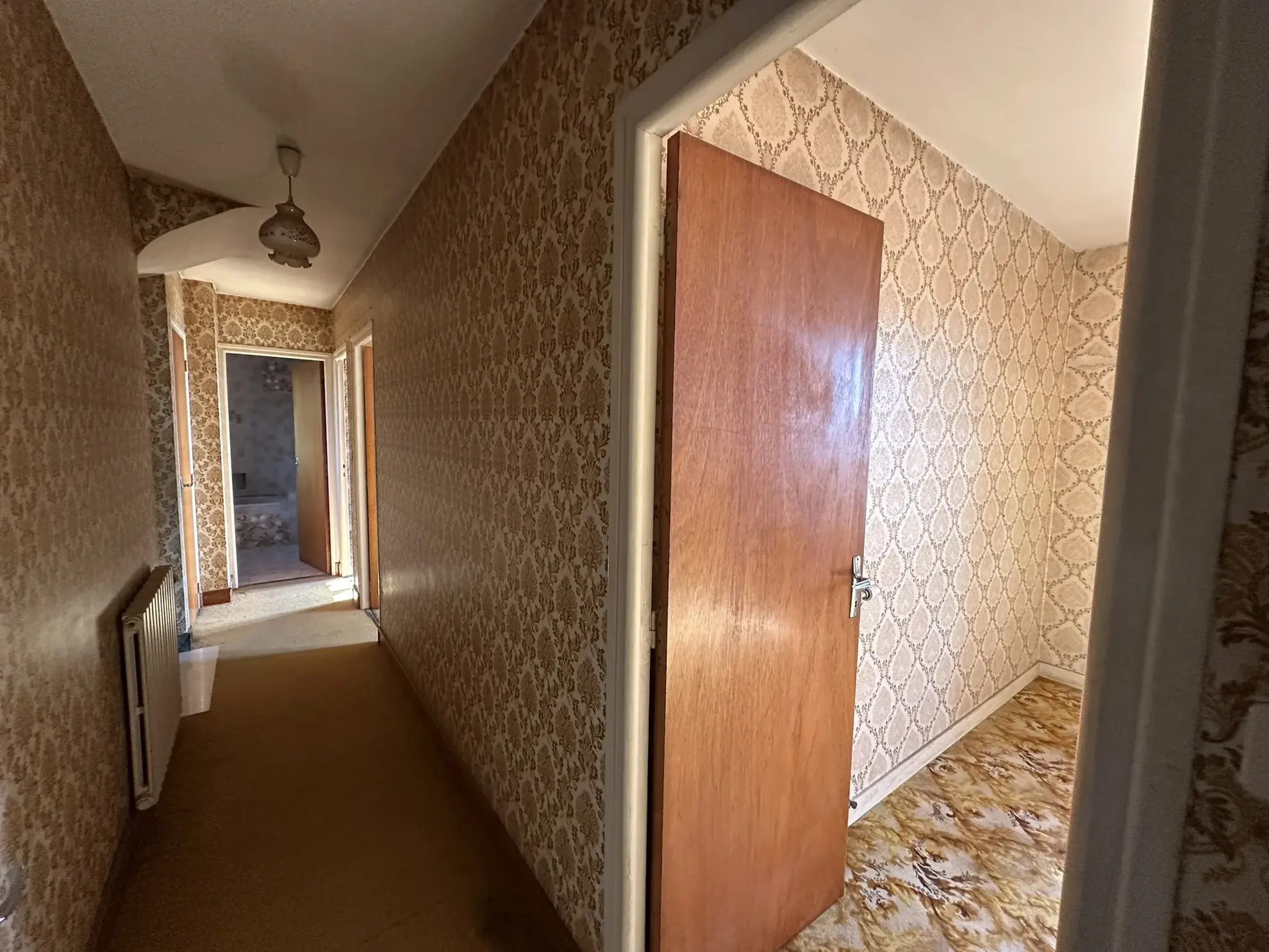 Immeuble à Baud avec grand potentiel d'aménagement et terrain de 558m² 