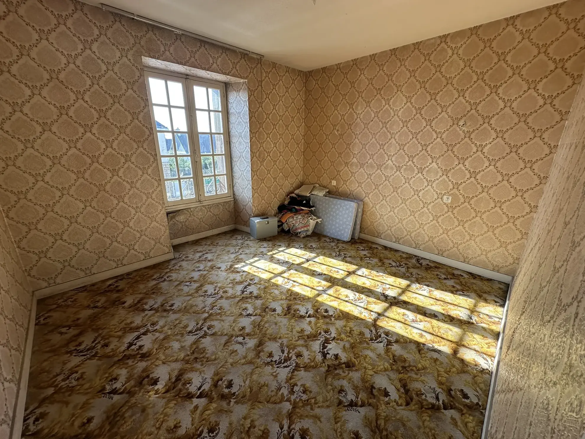 Immeuble à Baud avec grand potentiel d'aménagement et terrain de 558m² 