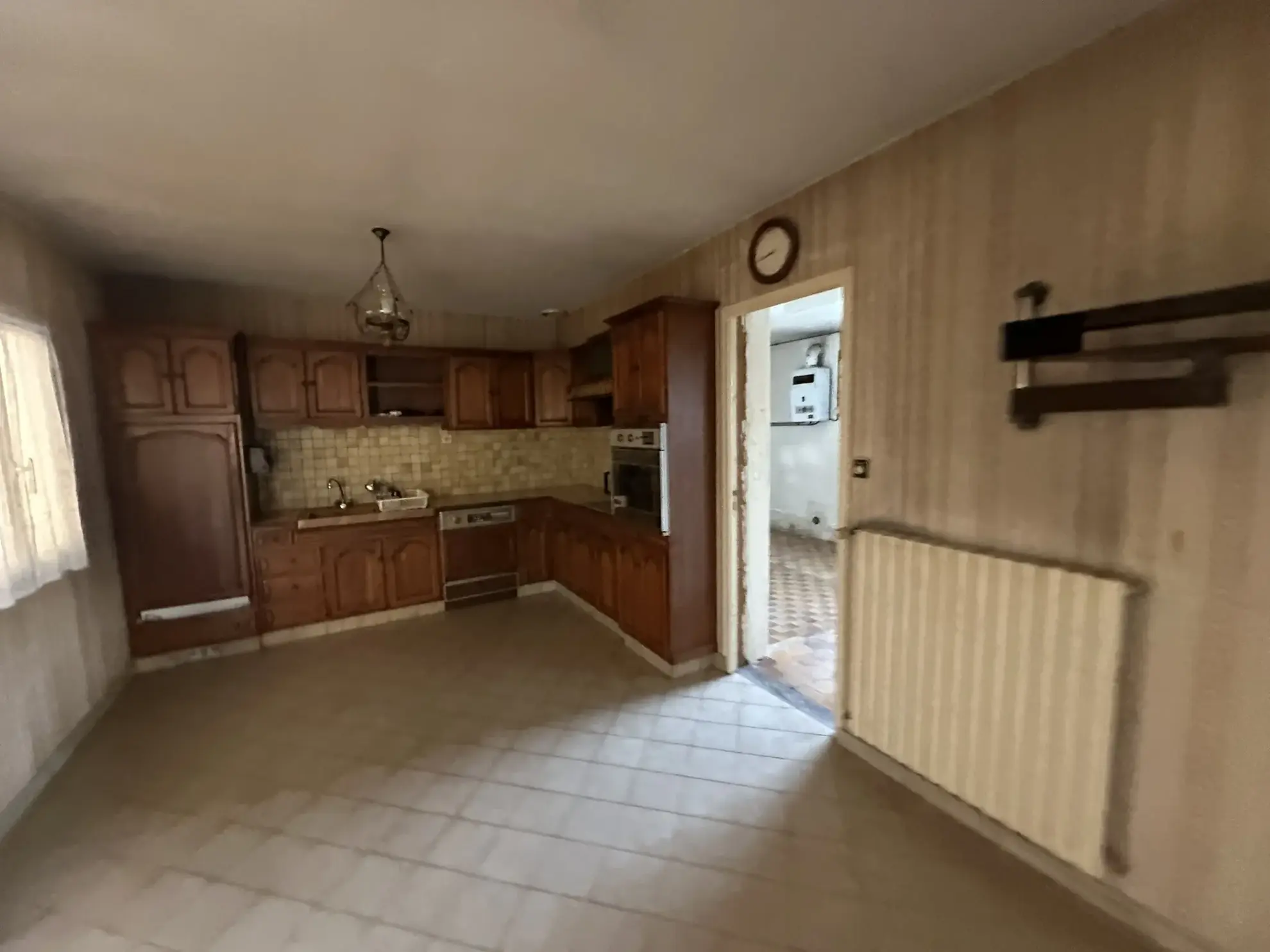 Immeuble à Baud avec grand potentiel d'aménagement et terrain de 558m² 