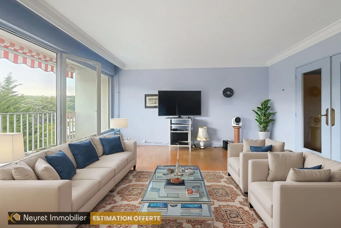 Appartement T4 de 90m² à Oullins avec balcon et parking, secteur calme 