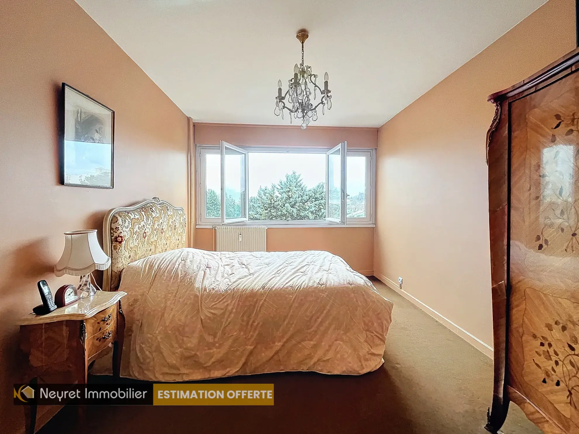 Appartement T4 de 90m² à Oullins avec balcon et parking, secteur calme 