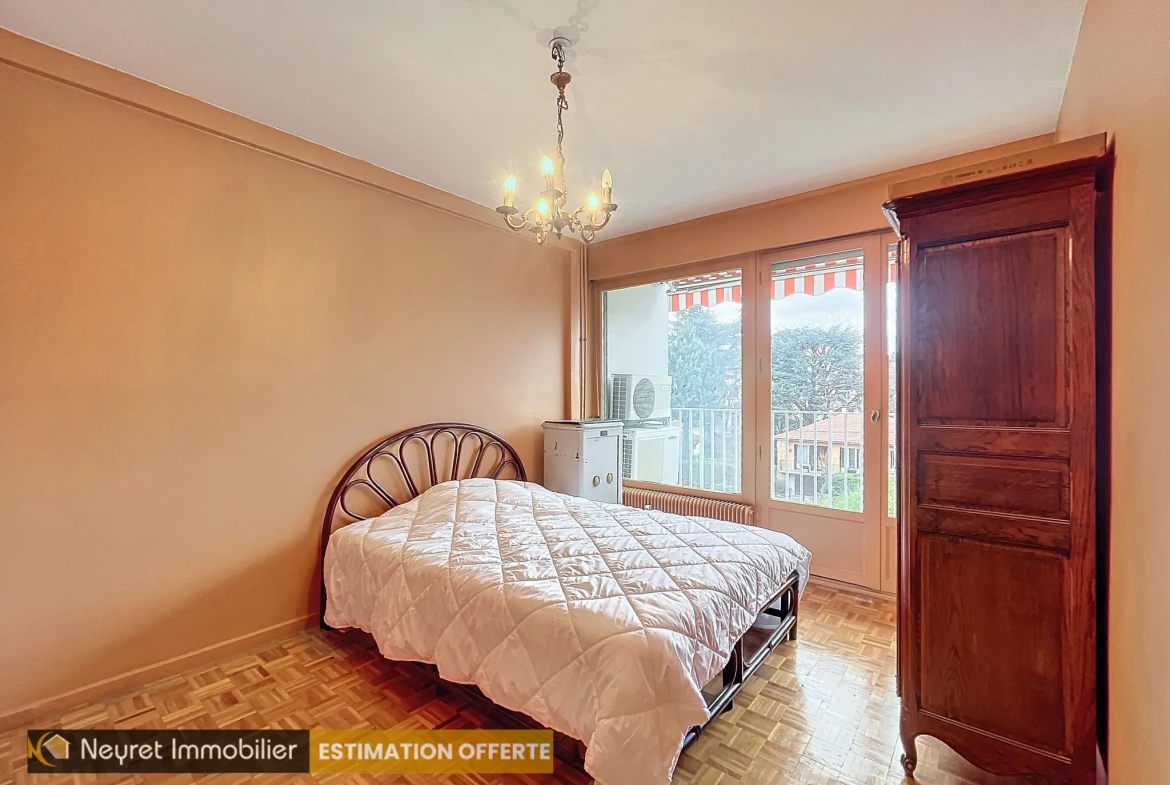 Appartement T4 de 90m² à Oullins avec balcon et parking, secteur calme 