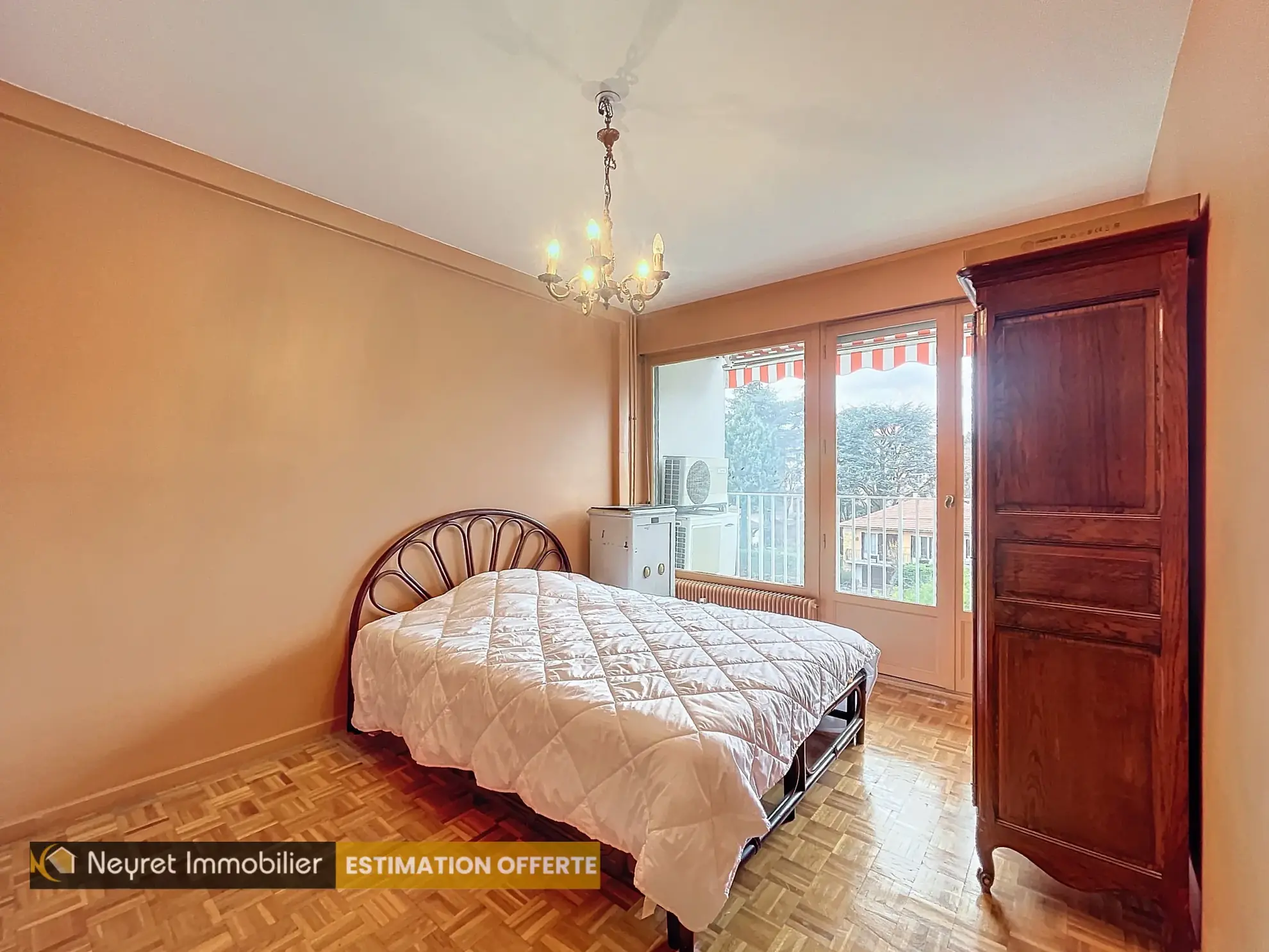 Appartement T4 de 90m² à Oullins avec balcon et parking, secteur calme 
