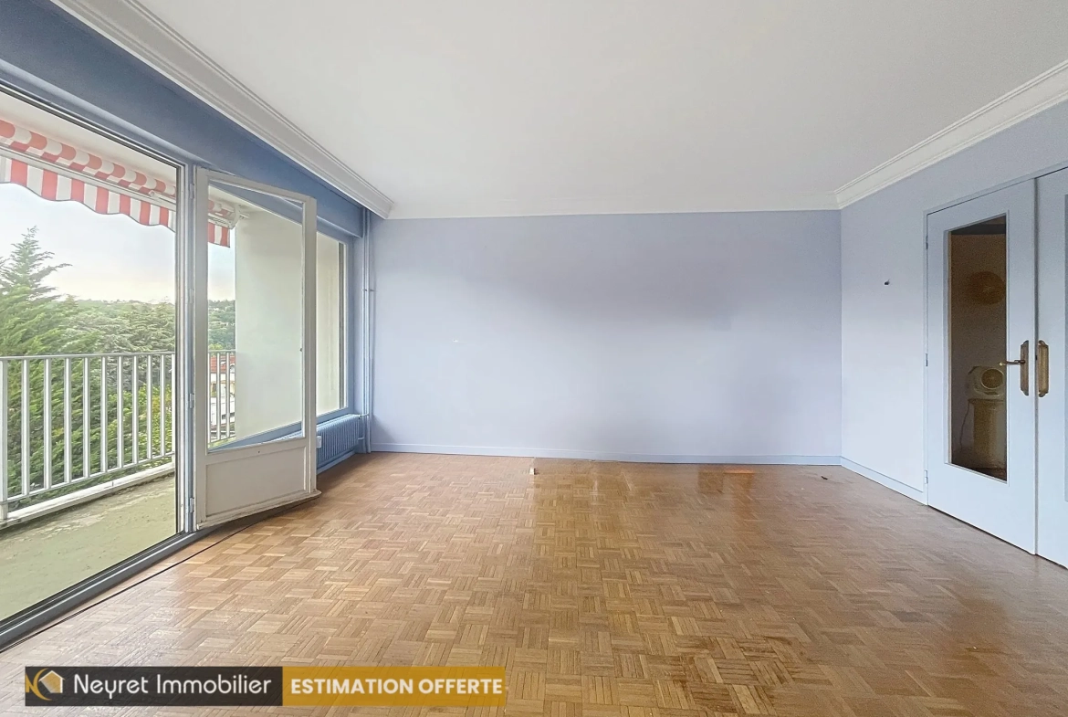 Appartement T4 de 90m² à Oullins avec balcon et parking, secteur calme 